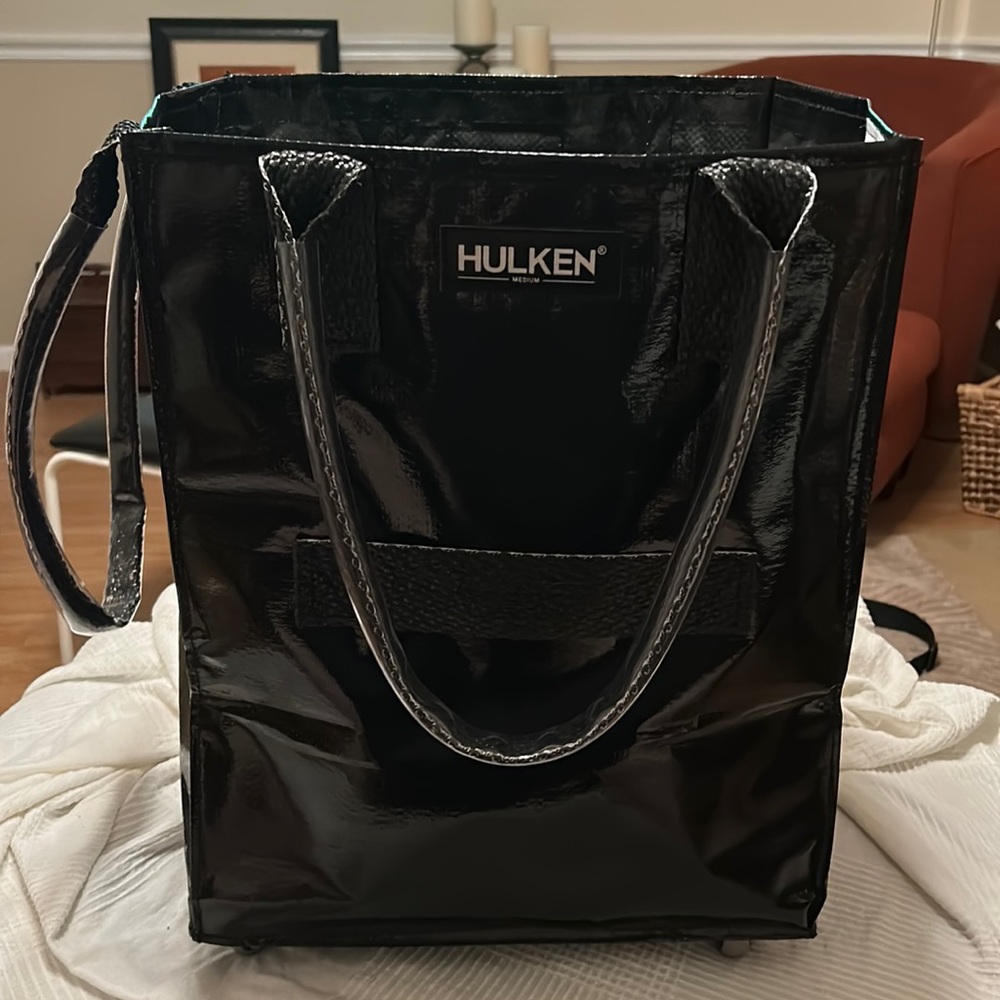 HULKEN medium black bag with 3 handles and wheels